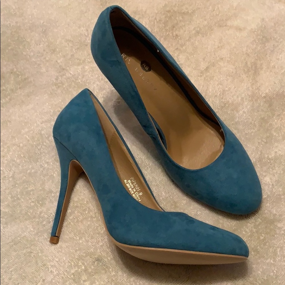Riverberry turquoise suede sz 9.